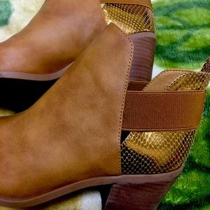 Italian leather  very comfortable padded inside shoes size 6